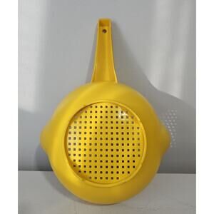 Vintage Tupperware 1 Quart Strainer Colander Handle1200-3 Yellow Double Spout